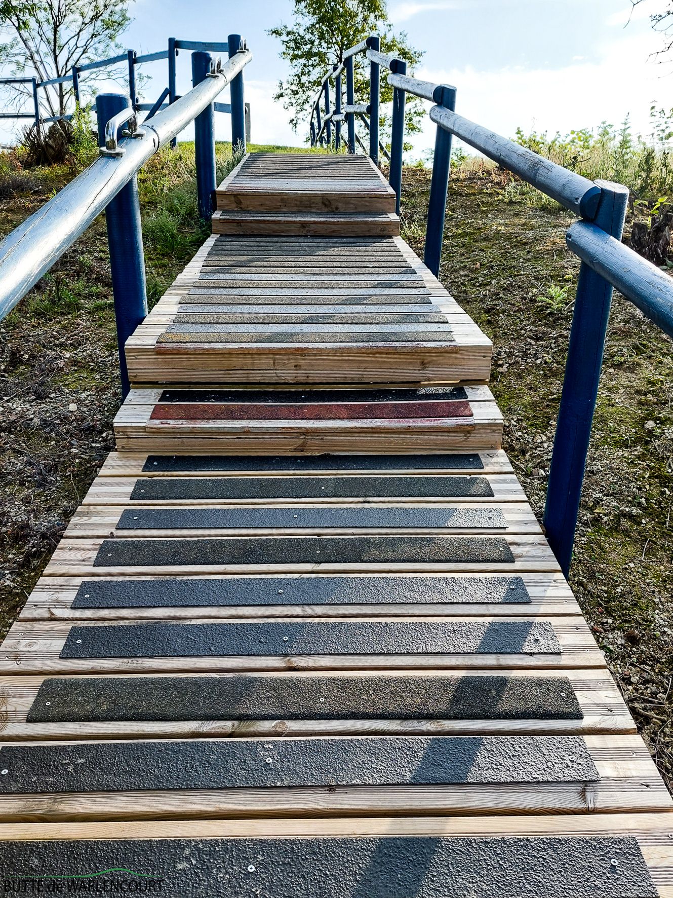 "Remaining antislip treads now in place on the new section of walkway.".  Thanks again to Suregrp for the donation Taken by Bob Paterson July 2021